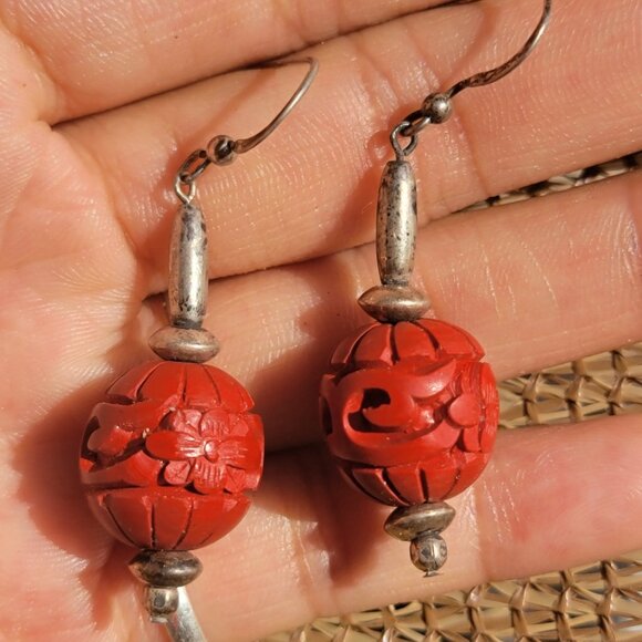 Gorgeous vintage 925 sterling silver carved red cinnabar flower swirl earrings - Picture 9 of 16